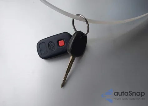 2004 Toyota Camry Le V6/Xle V6 from USA, damaged, VIN 4T1BF32KX4U067741